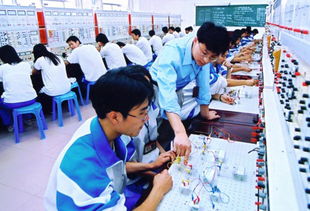 仰首高歌 俯身淘沙——訪珠海市斗門區(qū)第三中等職業(yè)學校校長黃華歡